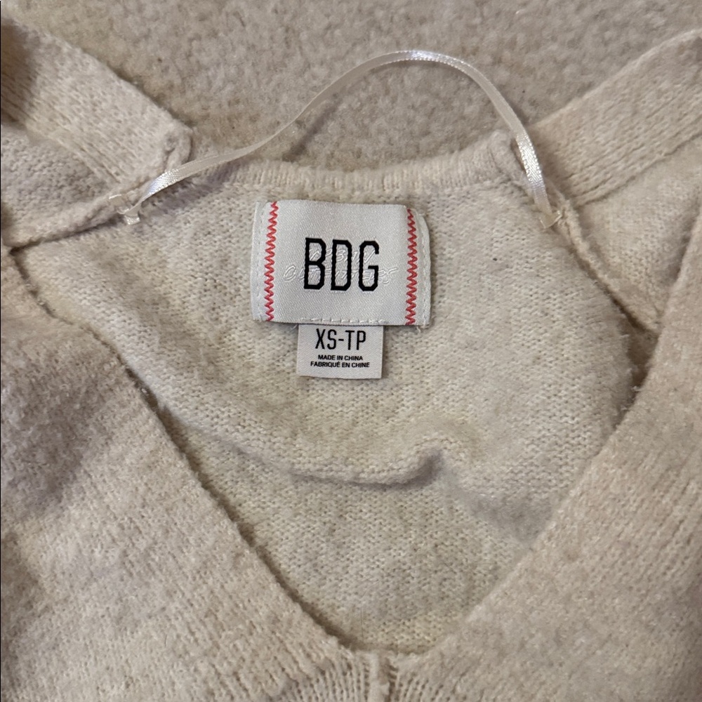 BDG Cream V-Neck Sweater - Picture 2 of 3